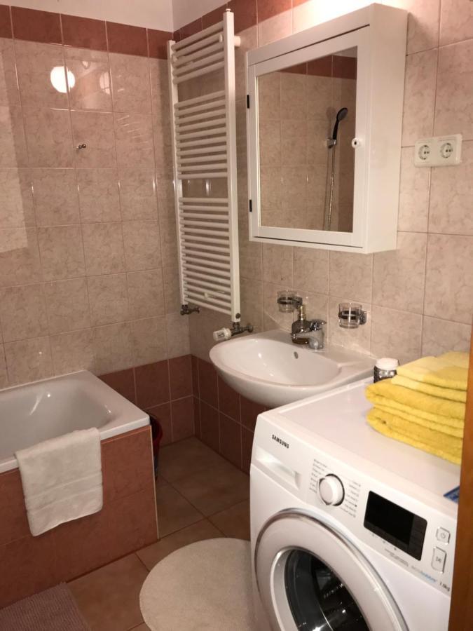 بودابست Downtown Rose Garden Apartments Whit Garage Opcional المظهر الخارجي الصورة
